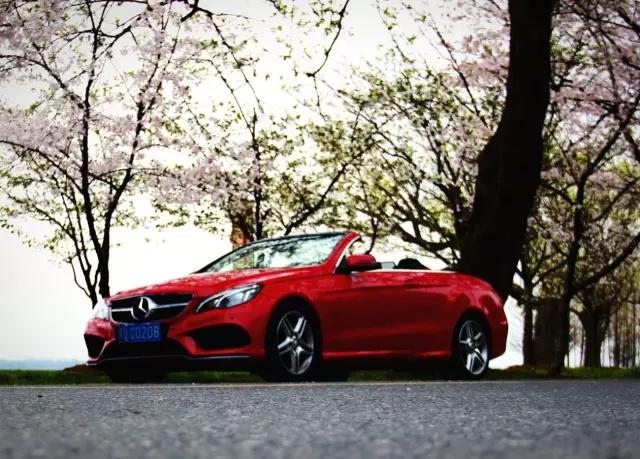 奔驰e400敞篷国内售价,奔驰e400敞篷跑车有硬顶吗