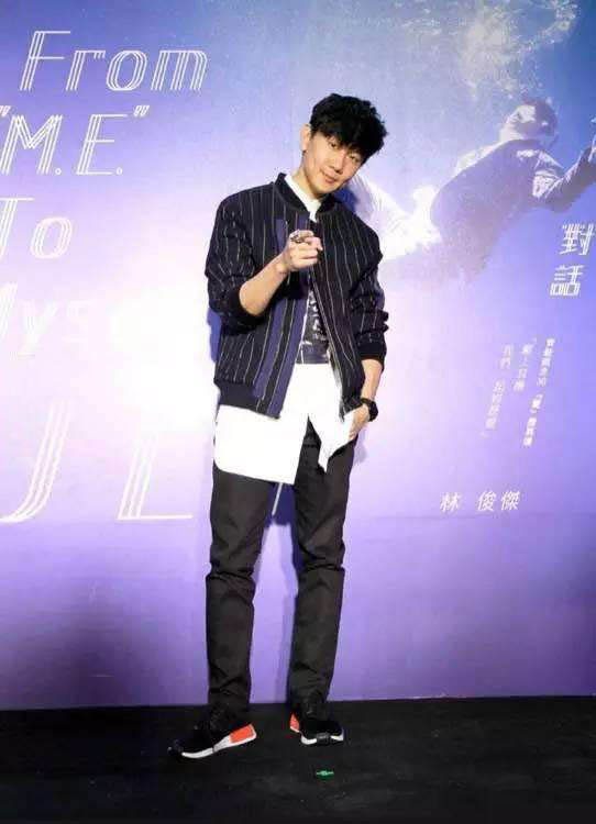 阿迪达斯nmd鞋会越穿越松吗,阿迪达斯tf成人足球鞋