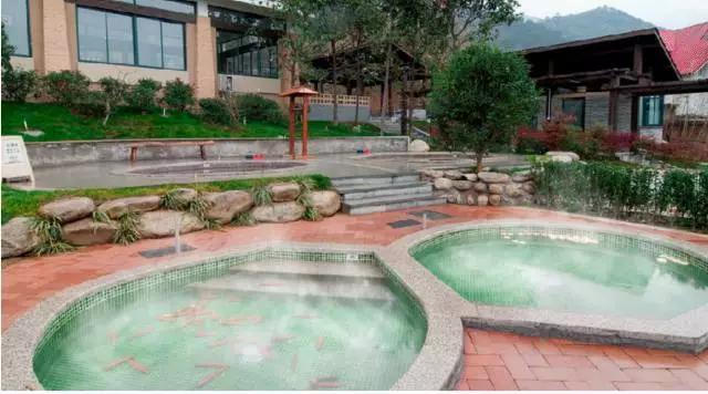 太白山凤凰温泉带住宿价目表,宝鸡太白山凤凰温泉有室内温泉吗