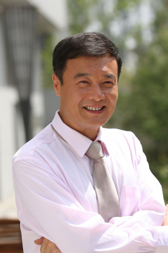 他曾比葛优还有名，因演反派被唾骂追打，53岁坚持丁克至今无子