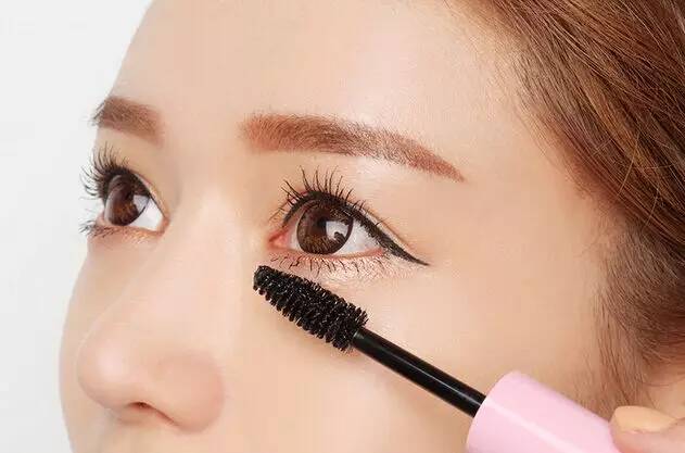 大眼睛女生怎么化妆最合适,大眼睛怎么画眼妆干净