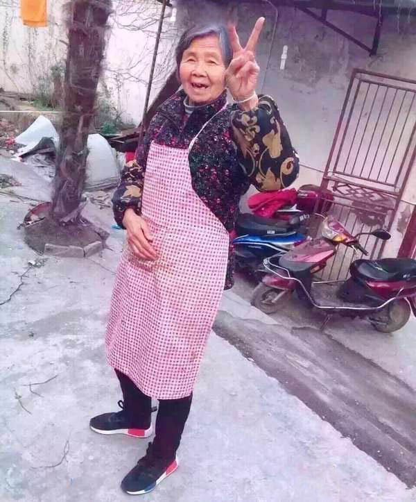 阿迪达斯nmd鞋会越穿越松吗,阿迪达斯tf成人足球鞋