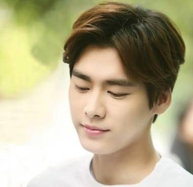 12-15岁学生适合的发型男生瓜子脸,13岁男生发型2020流行发型瓜子脸