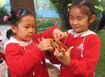 小学阅读完童年后的活动,看孩子运动会想起自己小时候