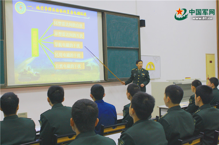 十九大代表万杰明：老教授上课有妙招