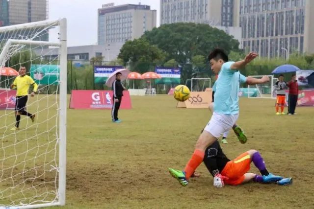 震撼！福州公安绿茵争霸！原来足球还能这么玩