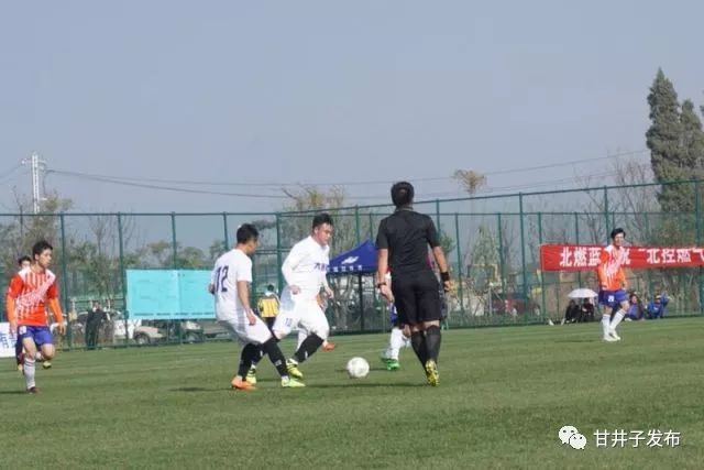 喜报：大连湾职工联队以全胜战绩夺得首届中国职工足球联赛冠军！