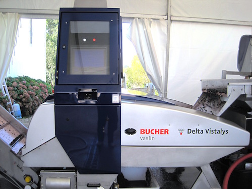 农业葡萄园机器人,农场智能机器人采摘葡萄