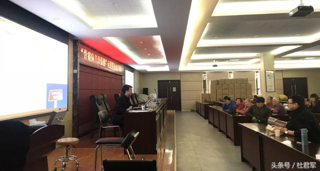 医生我肩膀一碰就痛图片,医生我的肩膀碰一下就好痛