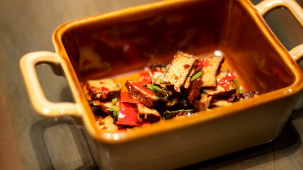 矗于湘江之畔，对望岳麓之巅，记长沙君悦酒店