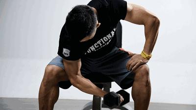 哑铃全身减脂动作,哑铃一个动作锻炼全身