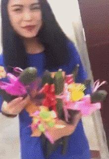 送给女朋友生日礼物女朋友的反应,女朋友生日礼物送什么她会喜欢