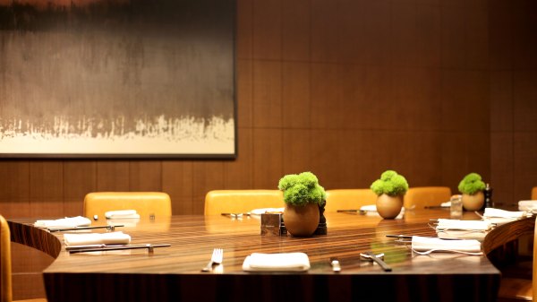 矗于湘江之畔，对望岳麓之巅，记长沙君悦酒店