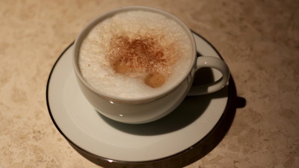 矗于湘江之畔，对望岳麓之巅，记长沙君悦酒店