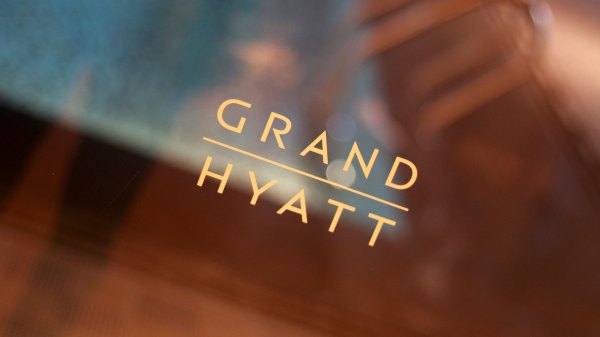 矗于湘江之畔，对望岳麓之巅，记长沙君悦酒店