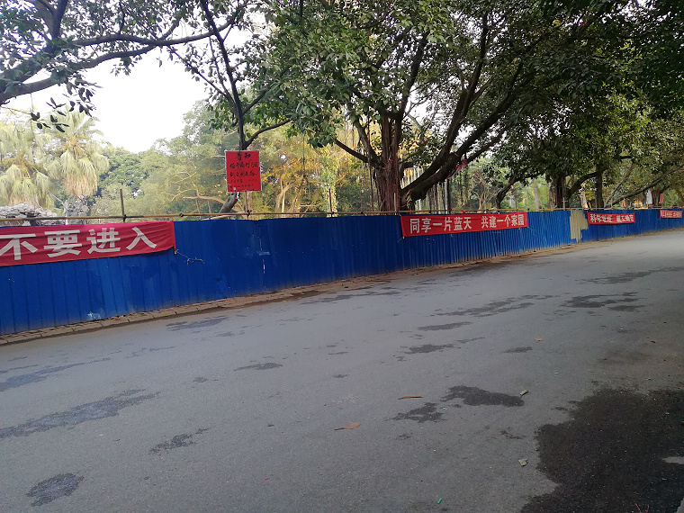 公园路商业街的铺面拆光了，批发行成为北海历史