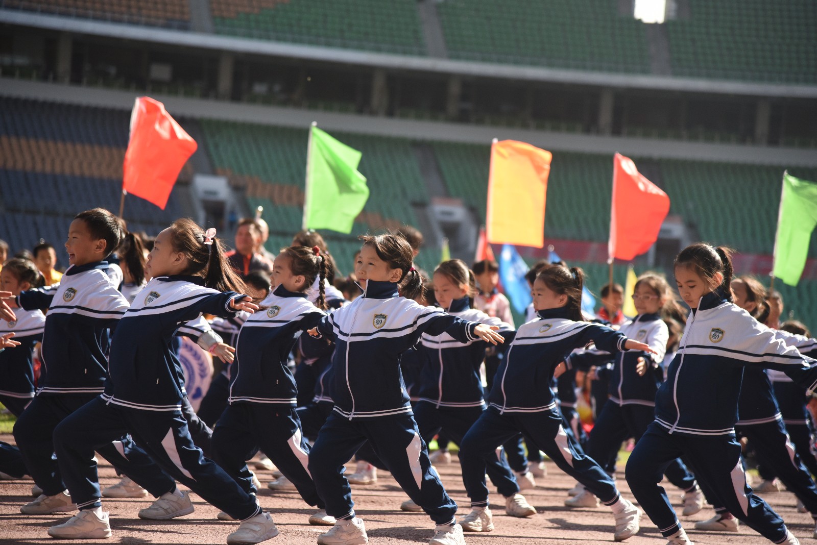 天河｜龙口西小*运学**动会：和平鸽、汉服、管乐队、拉丁舞团……