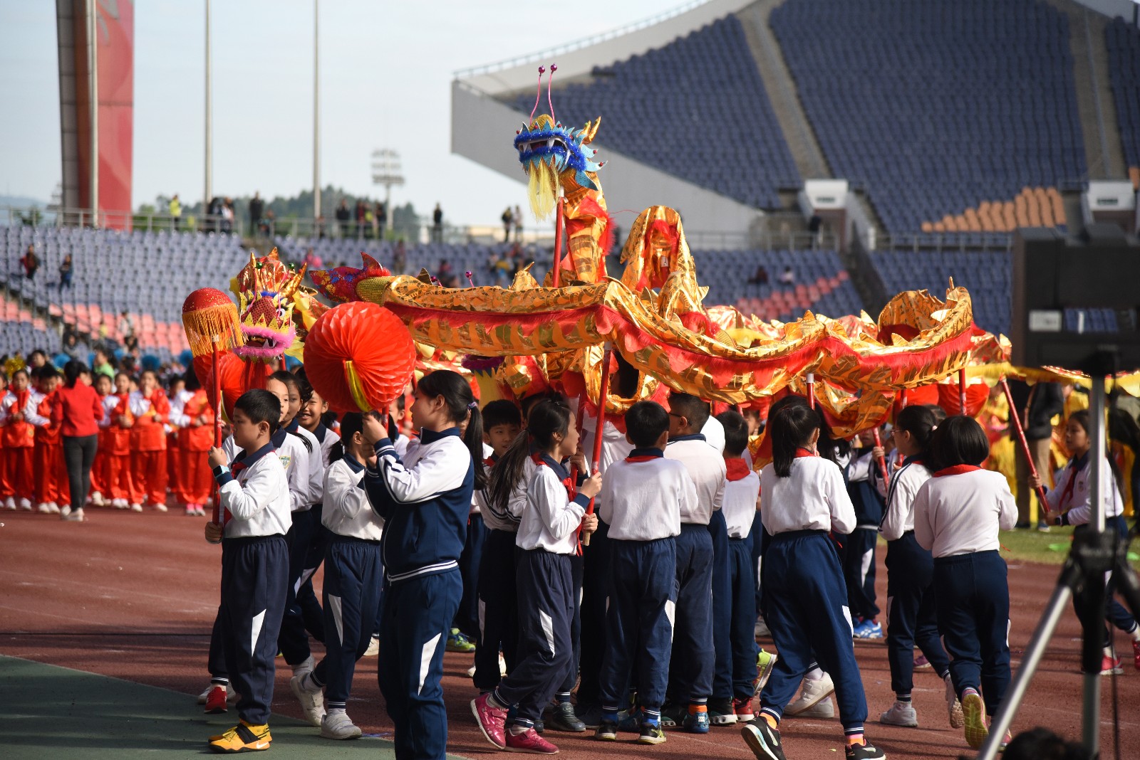 天河｜龙口西小*运学**动会：和平鸽、汉服、管乐队、拉丁舞团……