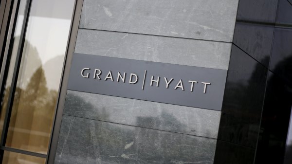 矗于湘江之畔，对望岳麓之巅，记长沙君悦酒店