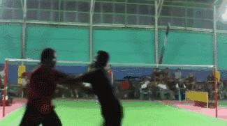 羽毛球比赛的愤怒,球场上的愤怒瞬间羽毛球