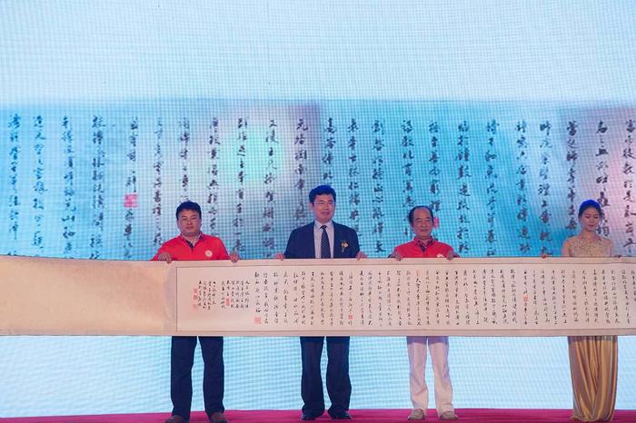 “深爱”情校友情-湖南理工校友会拜访书画家欧阳帆星