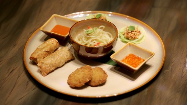 矗于湘江之畔，对望岳麓之巅，记长沙君悦酒店