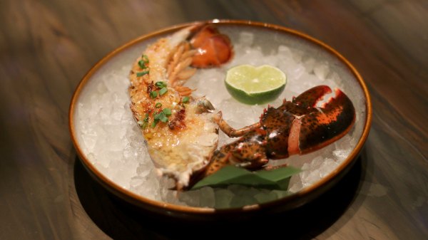 矗于湘江之畔，对望岳麓之巅，记长沙君悦酒店