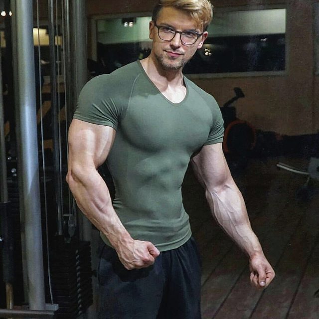 如何在健身训练中增强自身爆发力,5个能够提升运动能力的训练动作