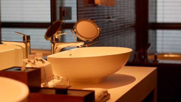 矗于湘江之畔，对望岳麓之巅，记长沙君悦酒店