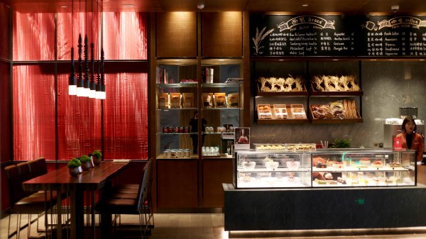 矗于湘江之畔，对望岳麓之巅，记长沙君悦酒店