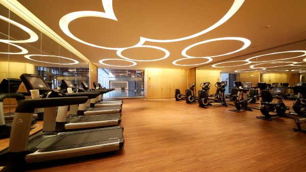 矗于湘江之畔，对望岳麓之巅，记长沙君悦酒店