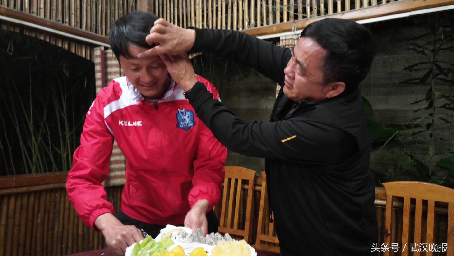 云南国际足球公开赛武汉老将蔡楚川生日当天出彩