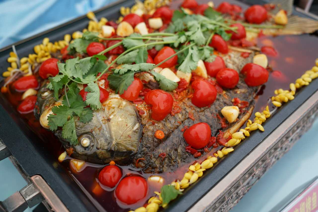 重庆美食之万州烤鱼,万州烤鱼第二届烤鱼节介绍