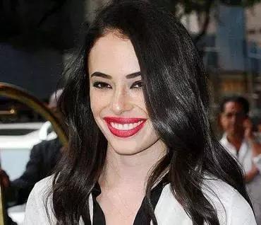 一涂口红就变香肠嘴？别浪费你家的YSL、Dior了!