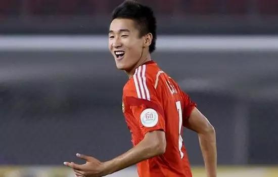 记者采访你觉得最厉害的球员,韦世豪进球慢动作