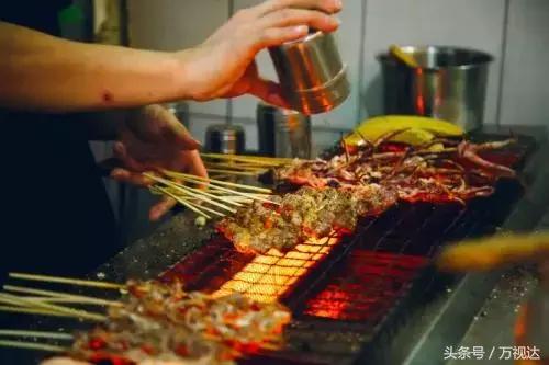 一个月7000半年赚5万的工作有哪些,什么工作既轻松又赚钱月入3000万