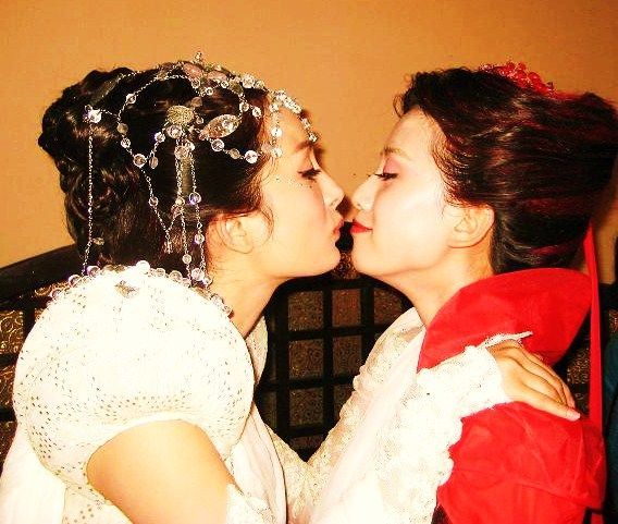 18年唐嫣过生日时杨幂有送祝福吗,唐嫣连续六年送上杨幂生日祝福