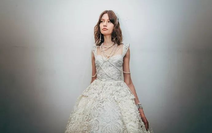 余文乐婚纱照是什么风格,余文乐婚纱照滑雪