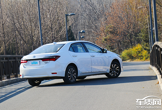 卡罗拉双擎天青石2019款试驾,家用车之最佳选择卡罗拉双擎