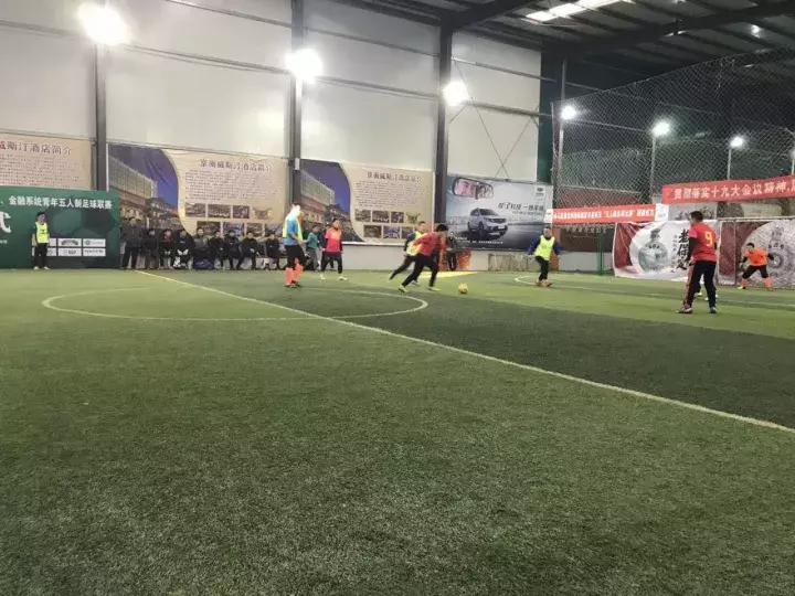保定容大民间足球赛开始了