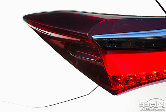 卡罗拉双擎天青石2019款试驾,家用车之最佳选择卡罗拉双擎