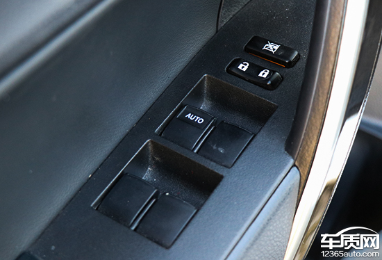 卡罗拉双擎天青石2019款试驾,家用车之最佳选择卡罗拉双擎