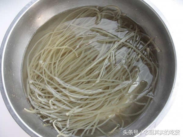 岁末年初东北杀猪菜味道好极了,杀猪菜是东北年关的代表性菜肴