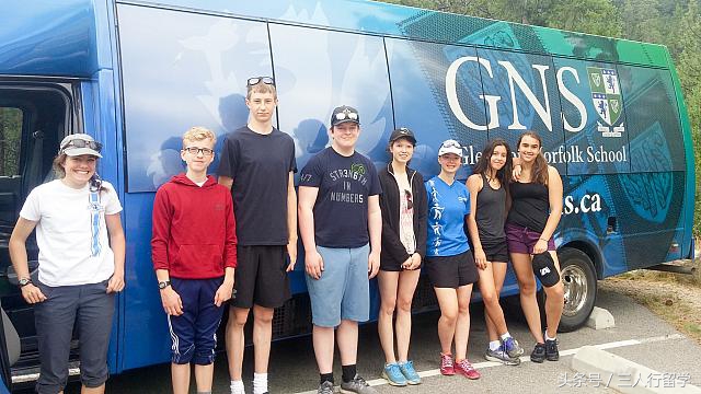 鍔犳嬁澶ф牸閲屾壃璇哄厠涓,鍔犳嬁澶ф牸閲屾潹璇哄厠瀛︽牎