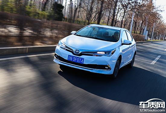 卡罗拉双擎天青石2019款试驾,家用车之最佳选择卡罗拉双擎