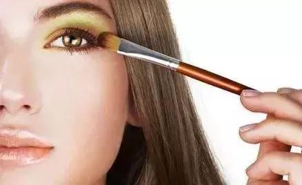 烟熏妆应该怎么化妆才好看,化妆教程烟熏妆蓝色黑色白色