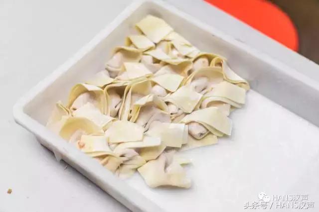 这家汉口深巷咖啡馆里的抄手摊，文青云集，肠粉只卖7元