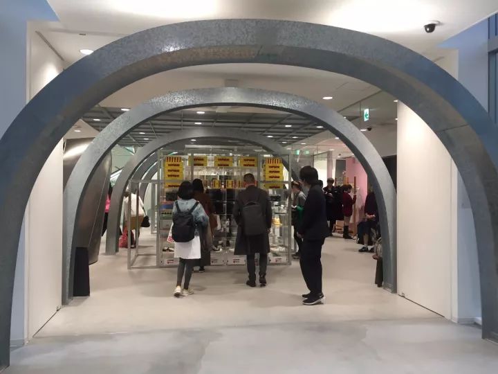 日本门店如何吸引年轻人？品牌IP化成8090后收割机｜鲜锋日本行