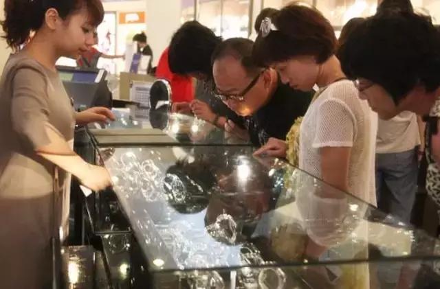 国庆节假期，日本旅行的游客都买了什么？