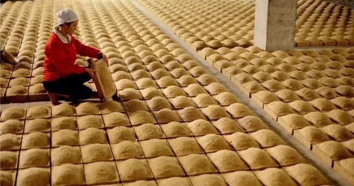 酱香白酒与酿造白酒有什么区别,怎么识别酱香白酒是酿造还是勾兑